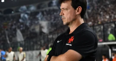Rewrite
Corinthians
vs
Palmeiras – Noticias y probables alineaciones to Spanish: translate all country names to Spanish and adapt team/club names to their standard Spanish exonyms when widely used (e.g., Bayern Munich→Bayern de Múnich, Inter Milan→Inter de Milán); otherwise keep official club names; preserve original casing; output only the transformed title.