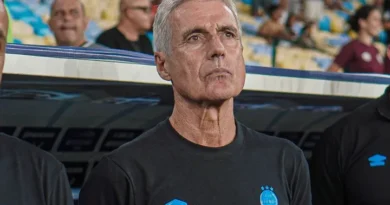 Rewrite
Gremio
vs
Deportivo Riestra – Noticias y probables alineaciones to Spanish: translate all country names to Spanish and adapt team/club names to their standard Spanish exonyms when widely used (e.g., Bayern Munich→Bayern de Múnich, Inter Milan→Inter de Milán); otherwise keep official club names; preserve original casing; output only the transformed title.