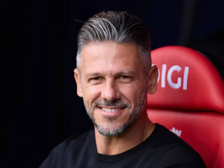 Rewrite
Mallorca
vs
Valencia – Noticias y probables alineaciones to Spanish: translate all country names to Spanish and adapt team/club names to their standard Spanish exonyms when widely used (e.g., Bayern Munich→Bayern de Múnich, Inter Milan→Inter de Milán); otherwise keep official club names; preserve original casing; output only the transformed title.
