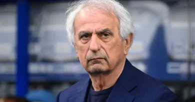 Rewrite
Nantes
vs
Brest – Noticias y probables alineaciones to Spanish: translate all country names to Spanish and adapt team/club names to their standard Spanish exonyms when widely used (e.g., Bayern Munich→Bayern de Múnich, Inter Milan→Inter de Milán); otherwise keep official club names; preserve original casing; output only the transformed title.