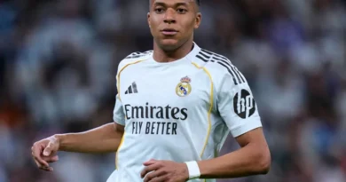 Rewrite
Real Madrid
vs
Alaves – Noticias y probables alineaciones to Spanish: translate all country names to Spanish and adapt team/club names to their standard Spanish exonyms when widely used (e.g., Bayern Munich→Bayern de Múnich, Inter Milan→Inter de Milán); otherwise keep official club names; preserve original casing; output only the transformed title.
