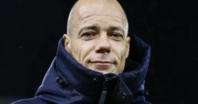 Rewrite
Sittard
vs
NAC Breda – Noticias y probables alineaciones to Spanish: translate all country names to Spanish and adapt team/club names to their standard Spanish exonyms when widely used (e.g., Bayern Munich→Bayern de Múnich, Inter Milan→Inter de Milán); otherwise keep official club names; preserve original casing; output only the transformed title.