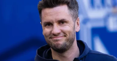 Rewrite
Molde
vs
Brann – Noticias y probables alineaciones to Spanish: translate all country names to Spanish and adapt team/club names to their standard Spanish exonyms when widely used (e.g., Bayern Munich→Bayern de Múnich, Inter Milan→Inter de Milán); otherwise keep official club names; preserve original casing; output only the transformed title.