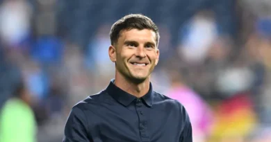 Rewrite
Philadelphia
vs
Seattle – Noticias y probables alineaciones to Spanish: translate all country names to Spanish and adapt team/club names to their standard Spanish exonyms when widely used (e.g., Bayern Munich→Bayern de Múnich, Inter Milan→Inter de Milán); otherwise keep official club names; preserve original casing; output only the transformed title.